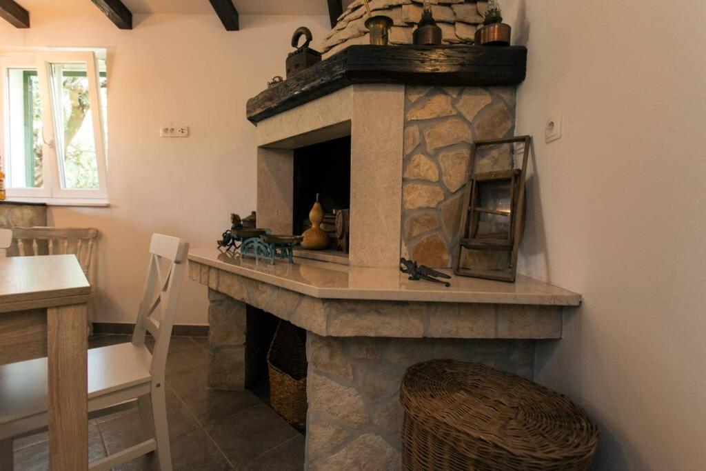 Lodge Jomi Kaštel Novi Exterior foto