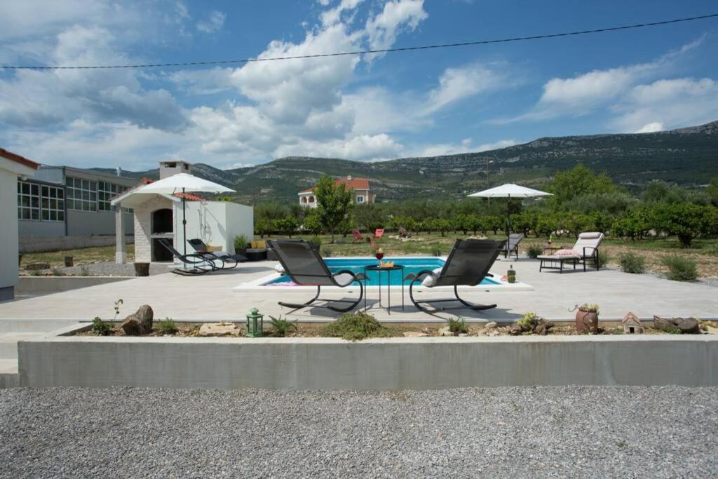 Lodge Jomi Kaštel Novi Exterior foto