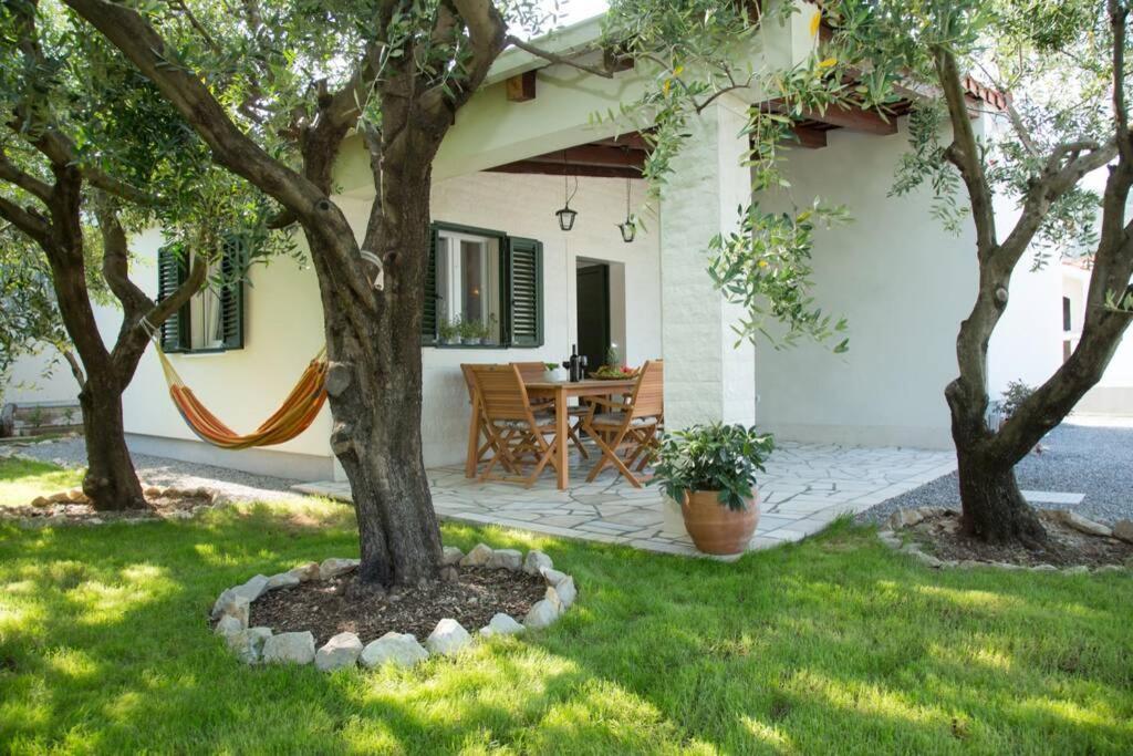 Lodge Jomi Kaštel Novi Exterior foto