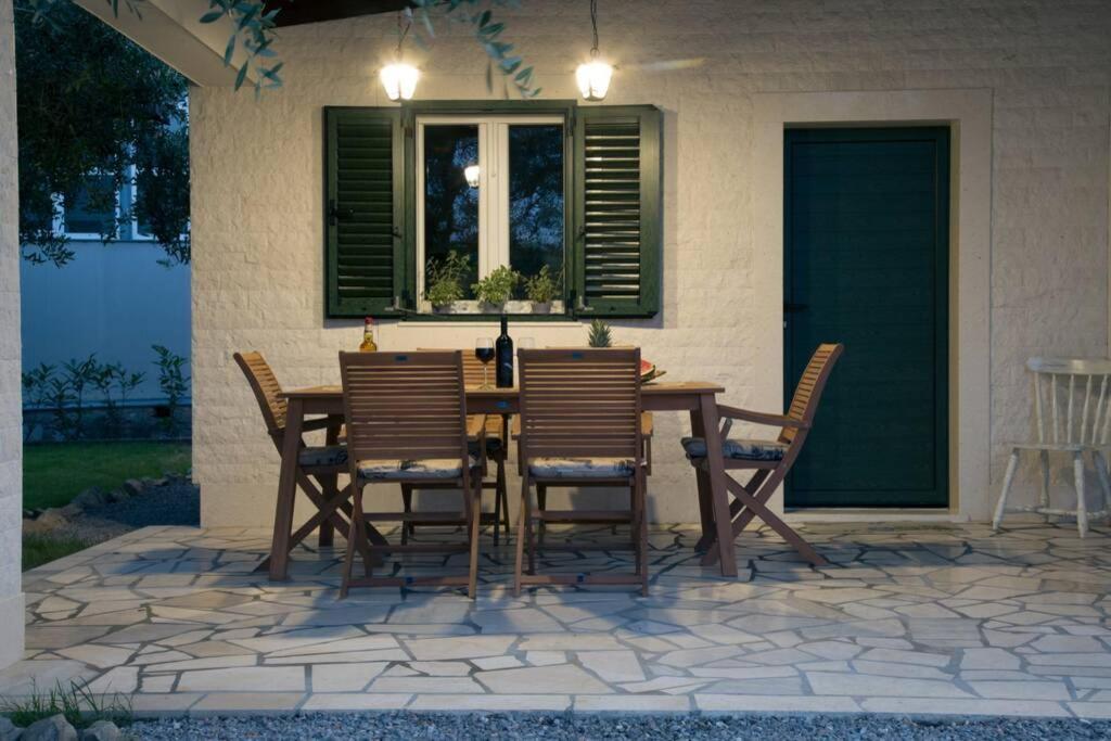 Lodge Jomi Kaštel Novi Exterior foto